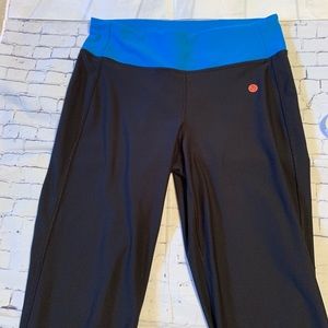 VOGO Capri Athletic Pants-Size Medium